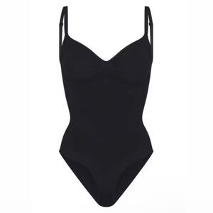 NWOT SKIMS BRIEF SCULPTING BODYSUIT